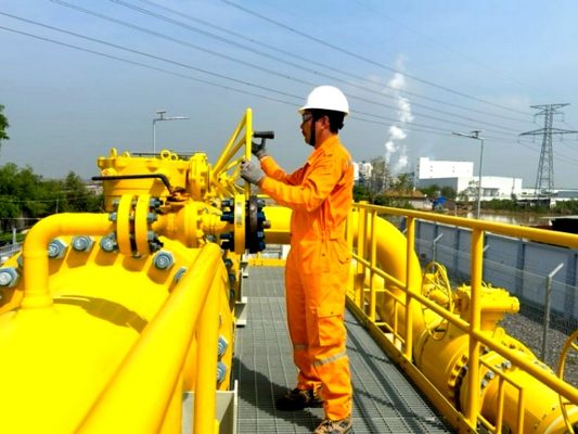 Thời điểm đưa dòng khí đầu tiên vào đường ống dẫn khí Thị Vải - Phú Mỹ, tỉnh Bà Rịa - Vũng Tàu.